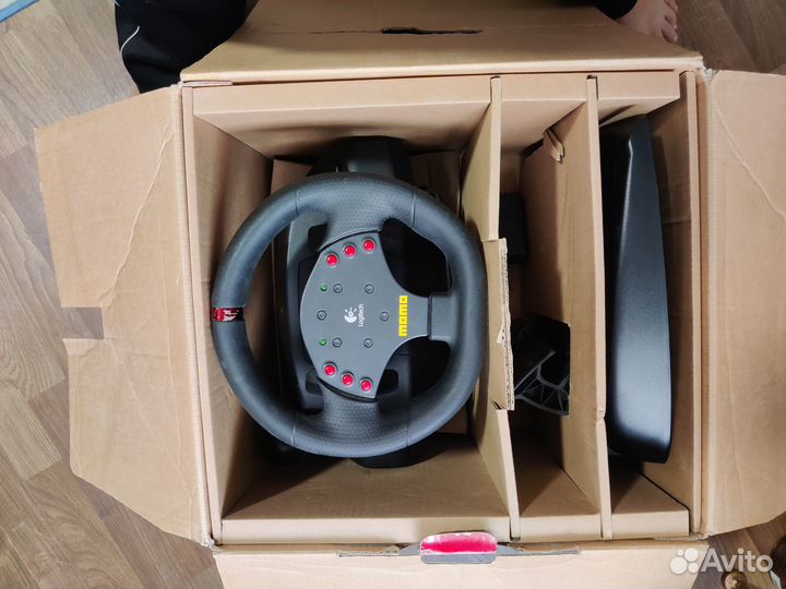 Игровой руль Logitech Momo racing