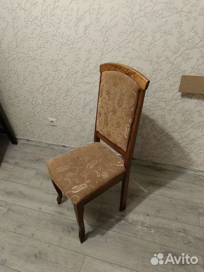 Стул деревянный