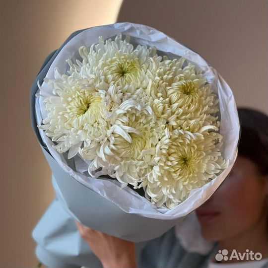 Стойкий букет из одноголовой хризантемы