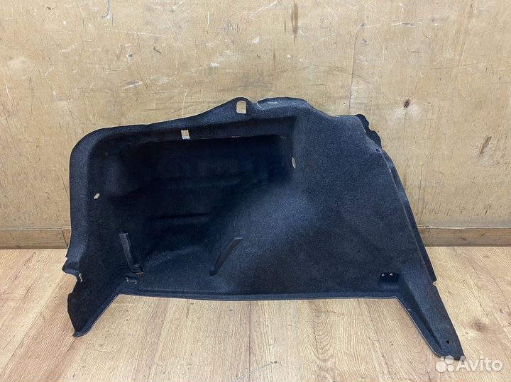 Обшивка багажника левая Skoda Rapid 2013-2020