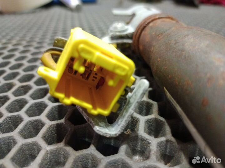 Шторка багажника левая Volkswagen Jetta 5 BSE 1.6