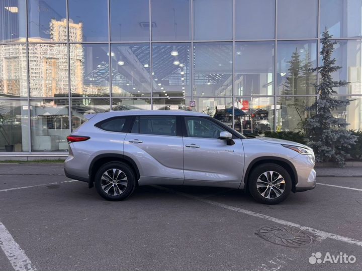 Toyota Highlander 2.5 AT, 2022