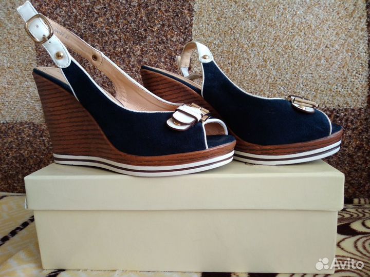 Босоножки женские