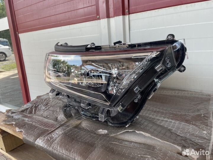 Toyota RAV4 xa50 Фара правая