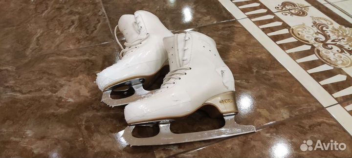 Фигурные коньки edea 240