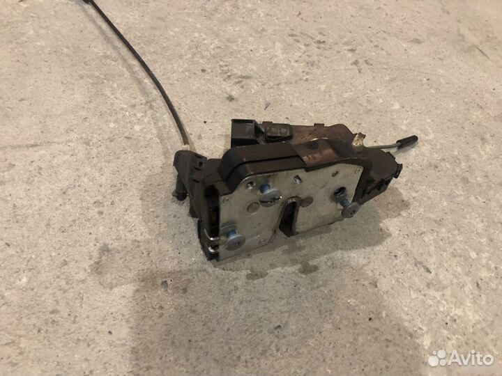 Замок задней двери BMW e46 седан