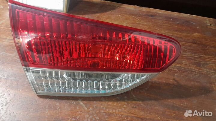 Продам стоп сигналы на Toyota Wish
