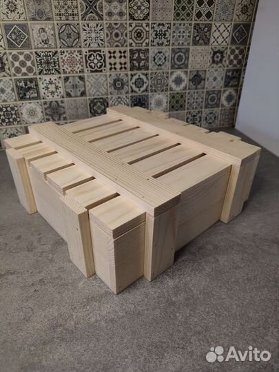 Деревянный ящик с крышкой