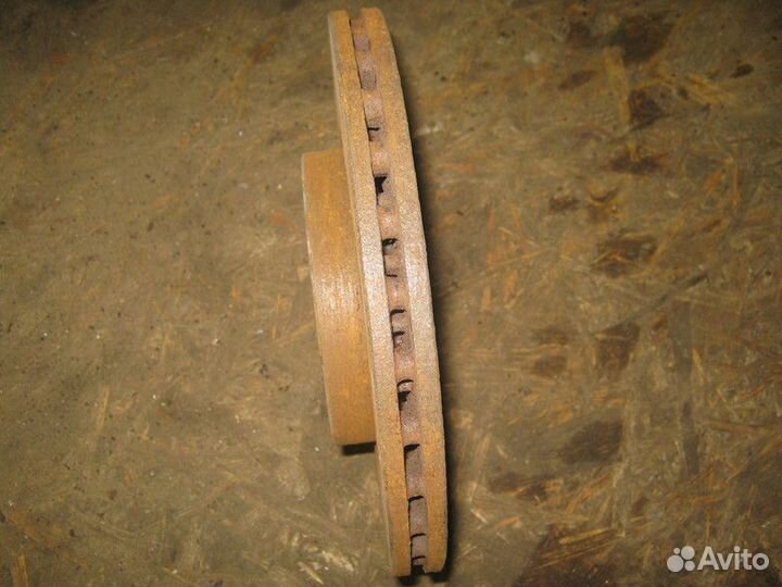 Диск тормозной передний Opel Corsa D