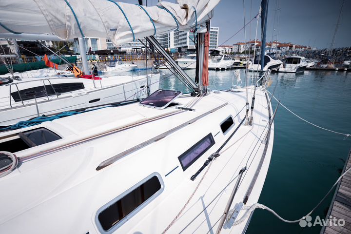 Морская прогулка на парусной яхте в Адлере