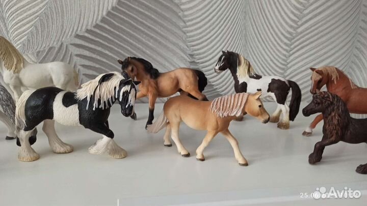 Коллекционные фигурки лошадей Schleich
