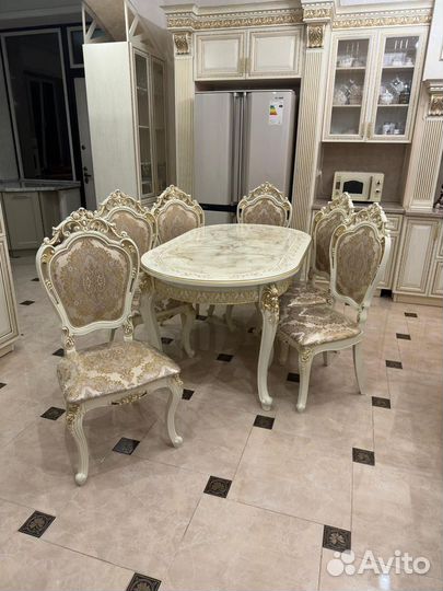 Стол и стулья