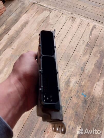 Блок управления двигателем январь 7.2