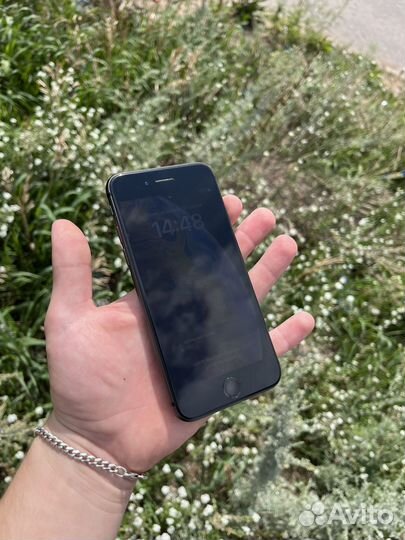 Телефон iPhone 8