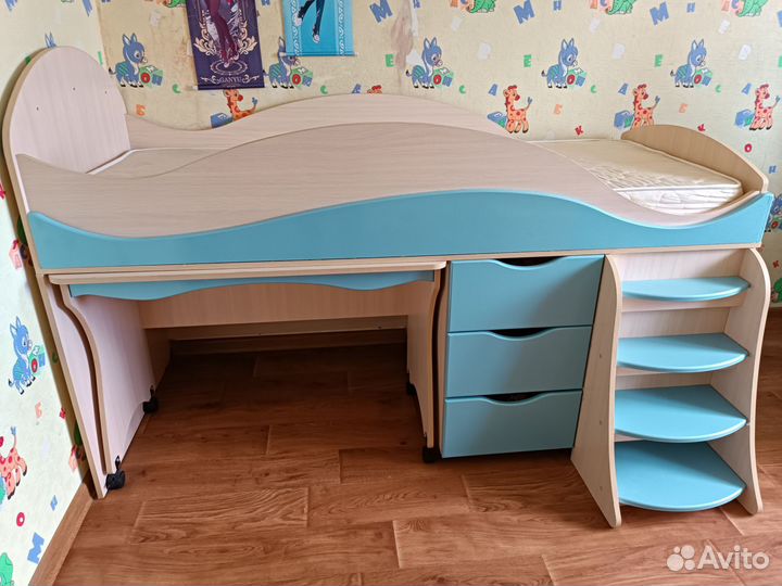 Кровать чердак со столом б/у