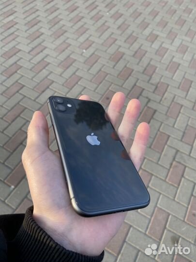 Телефон iPhone 11