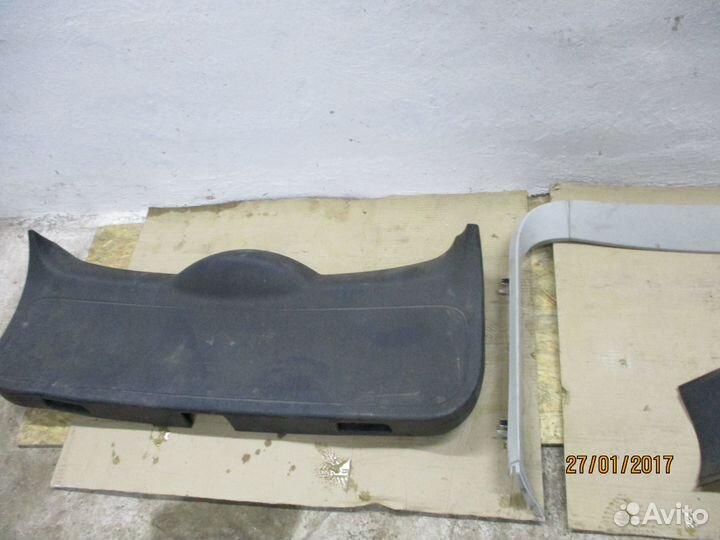 Обшивка крышки багажника Форд Фокус 2 хэтчбек