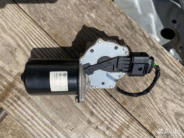 Мотор стеклоочистителя VW Golf4 Bora Jetta