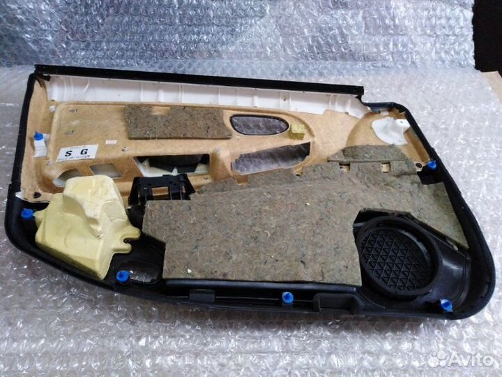 Обшивка двери передняя правая Nissan Maxima