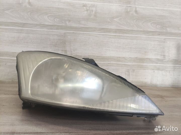 Фара передняя правая Ford Focus 1