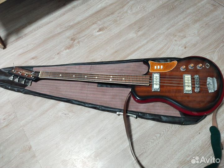 Электро бас гитара 