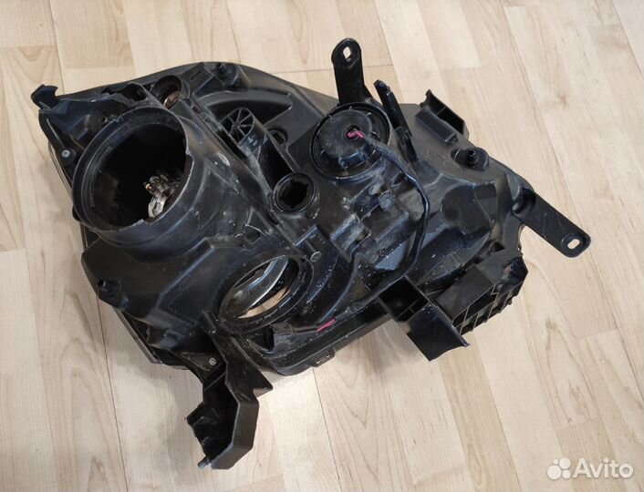 Фара битая левая ксенон Nissan X-Trail Трэил