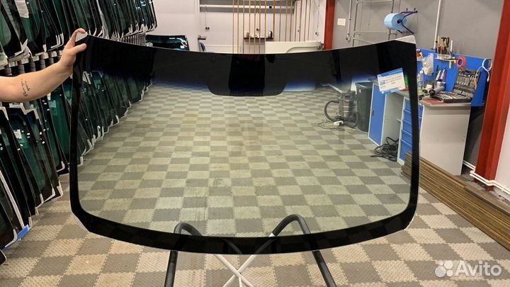 Лобовое стекло Фольксваген. Замена за 1 час