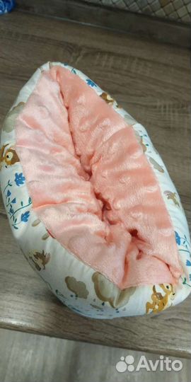 Подушка на руку для кормления