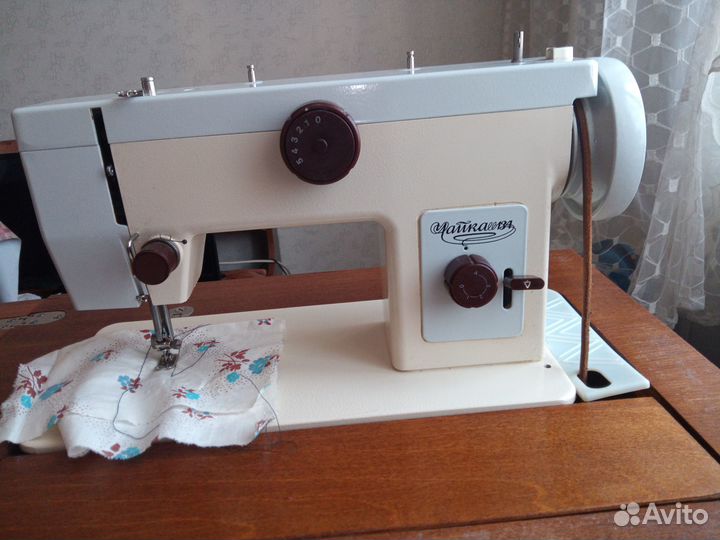 Швейная машинка с ножным приводом Чайка