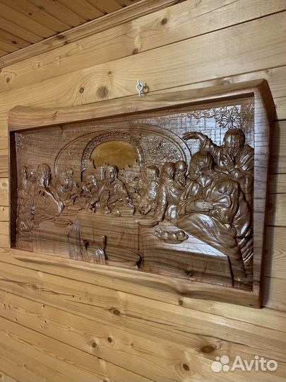 Резное панно из дерева