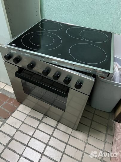 Плита электрическая с духовым шкафом Zanussi