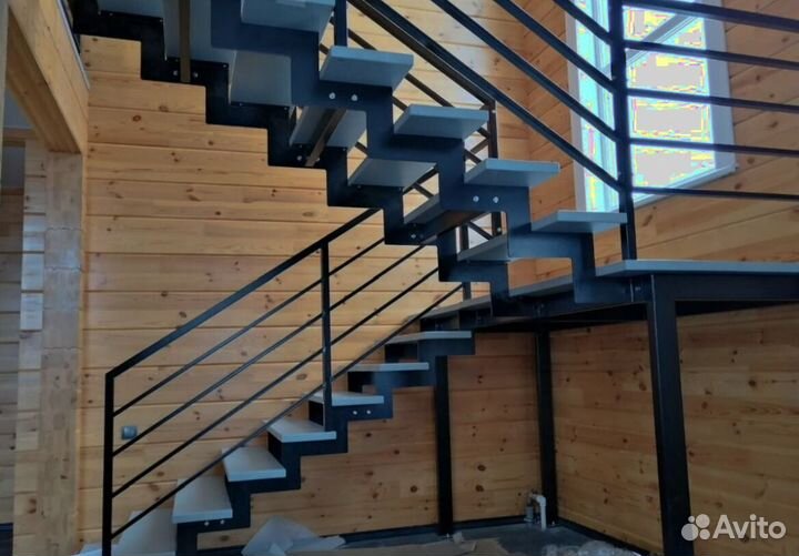 Перила деревянные для лестниц