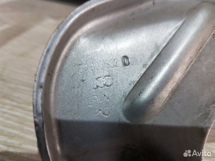 Петля капота передняя правая Audi A6 C7 2012