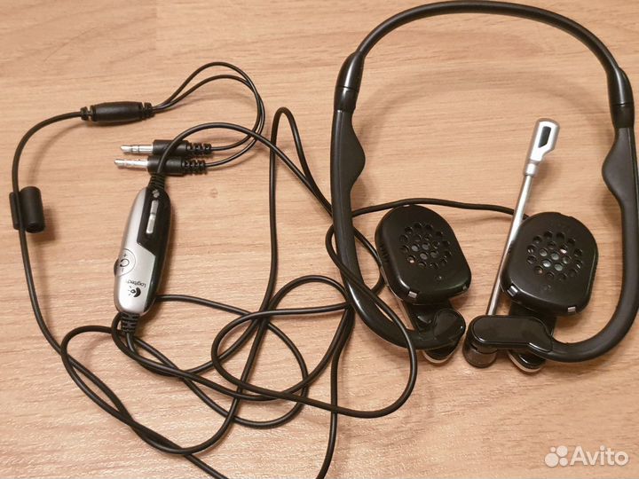 Гарнитура Logitech A819 (наушники + микрофон)