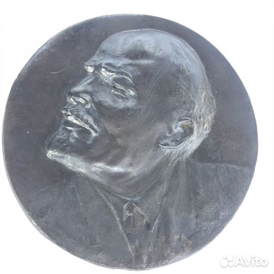 Барельеф Ленин