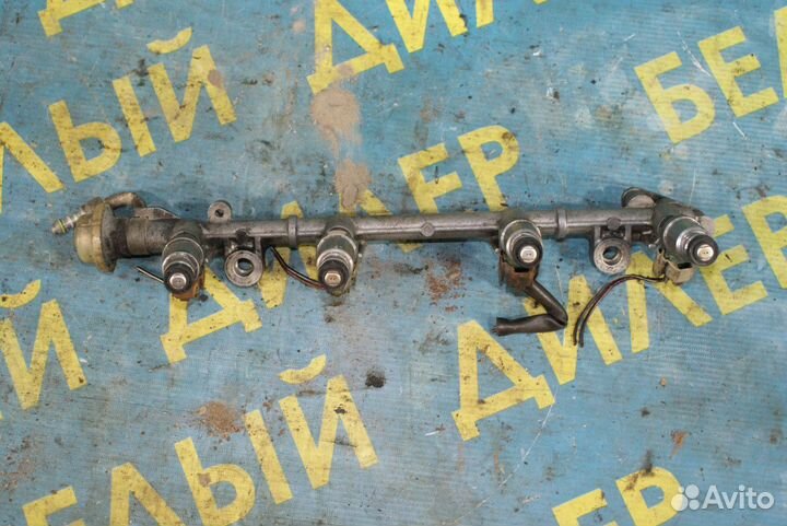 Топливная рампа + форсунка Toyota Avensis