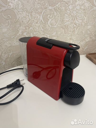 Кофемашина Nespresso essenza mini каппучинатор