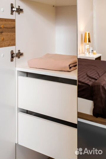 Шкаф распашной Лотос с зеркалом 3-х дверный 1200