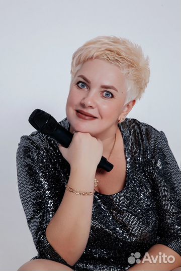 Ведущая + DJ, живая музыка, вокал, дым, свет