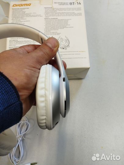 Беспроводные наушники- гарнитура