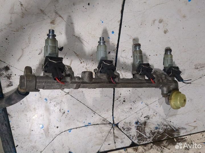 Форсунка топливная Toyota Avensis 1