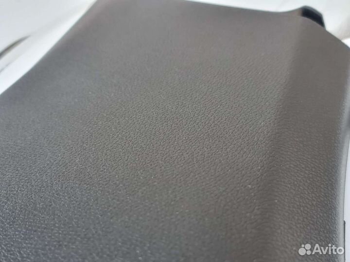 Накладка центральной стойки левая Mercedes W213