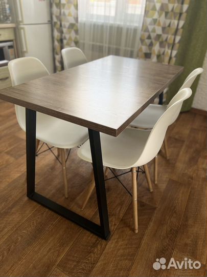 Стол кухонный