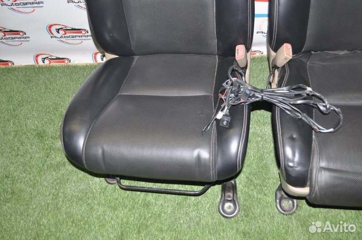 Сиденья передние (парой) Toyota Tundra 3UR-FBE