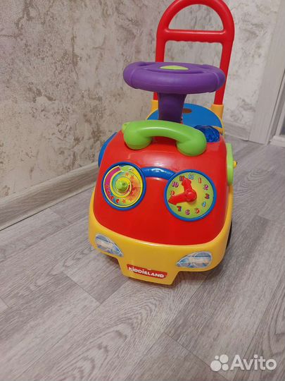 Машинка каталка толокар с ручкой