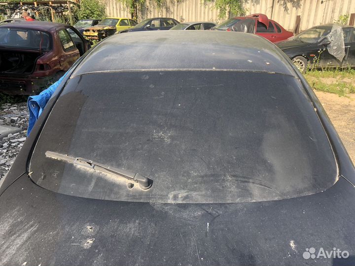 Заднее стекло Nissan Skyline V35