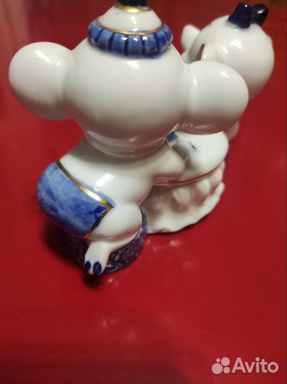 Фарфоровая статуэтка Мышки