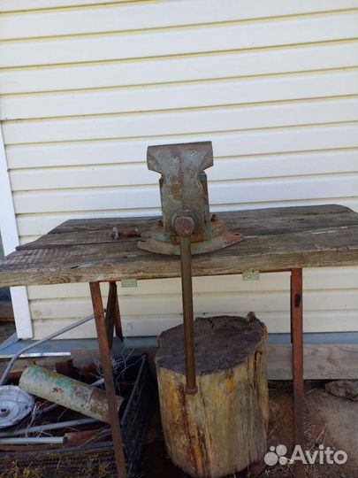 Продам тиски СССР со столом