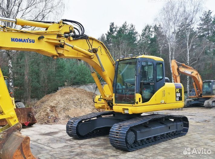 Кузовное стекло на экскаватор Komatsu PC 200/300