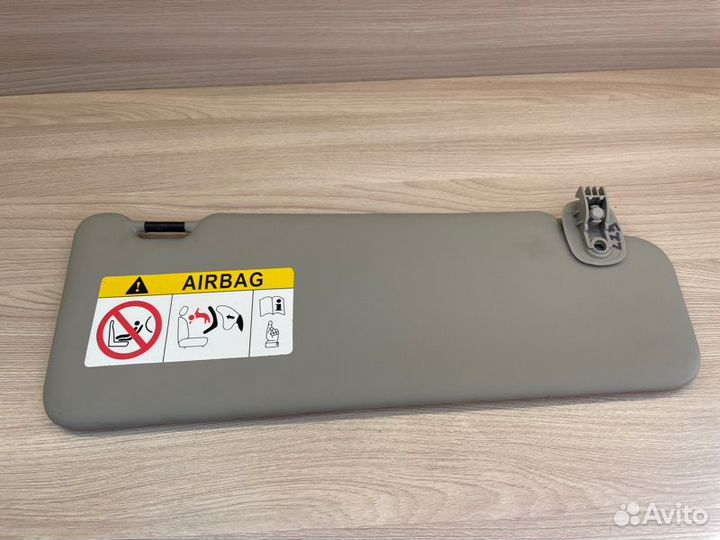 Козырек солнцезащитный правый Renault Logan